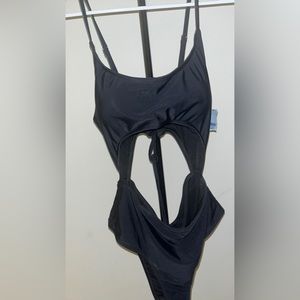 NWT Abercrombie & Fitch black bathing suit 😍